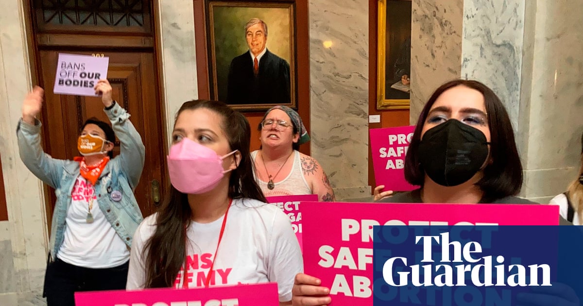 Kentucky woman arrested on fetal homicide charges after ordering abortion medication online image from theguardian.com