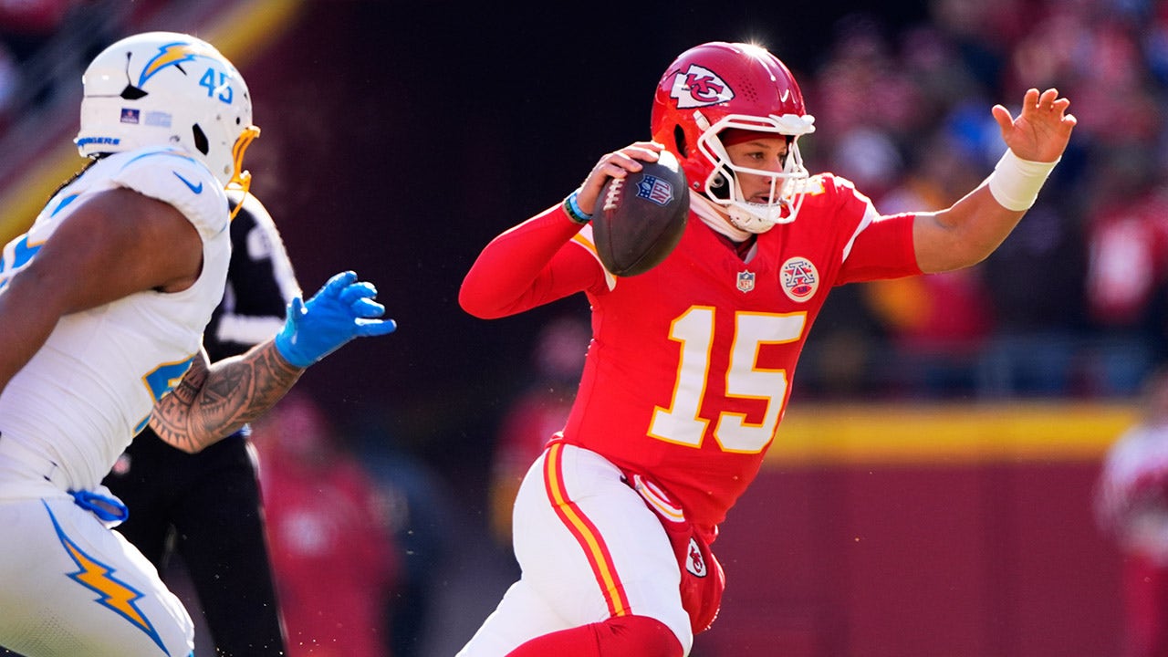 Patrick Mahomes Suffers Knee Injury as Chiefs Are Eliminated from Playoff Contention image from foxnews.com