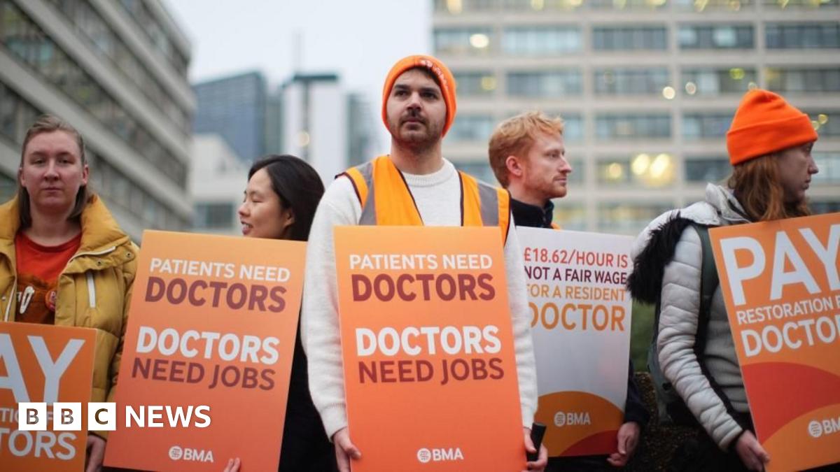 Ministers Offer New Deal to British Medical Association to Avert Doctors' Strike image from bbc.co.uk