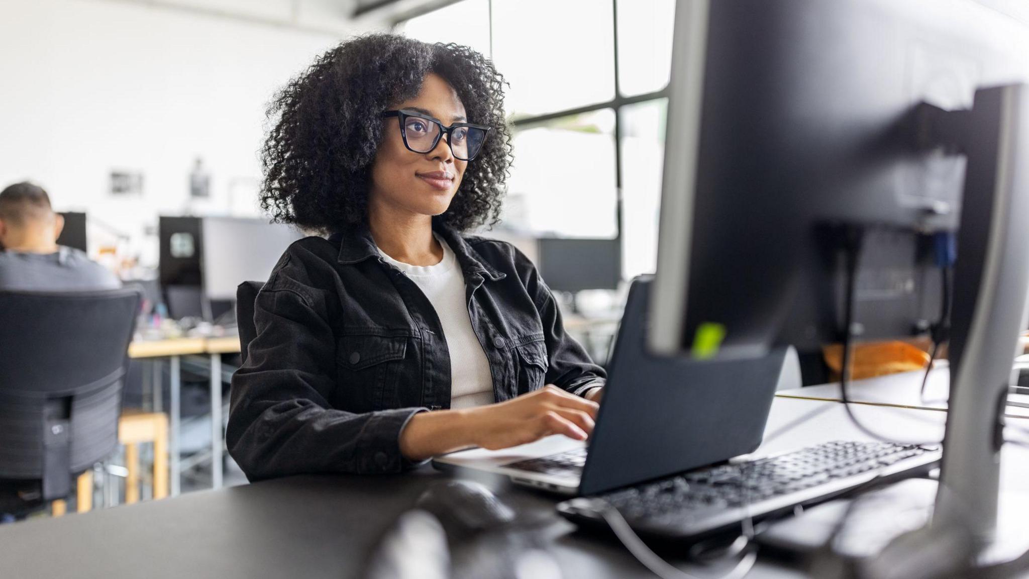 UK Labour Market Shows Signs of Weakening in Late 2025 image from bbc.co.uk