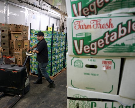 Trump Signs Executive Order Lowering Tariffs on Food Imports Amid Inflation and Political Pressure image from theguardian.com