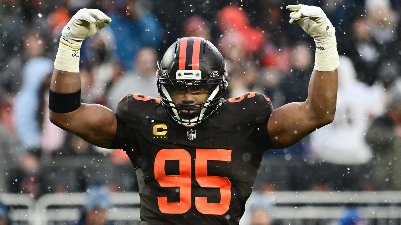Myles Garrett Nears NFL Single-Season Sack Record Amid Challenging Browns Season image from foxnews.com