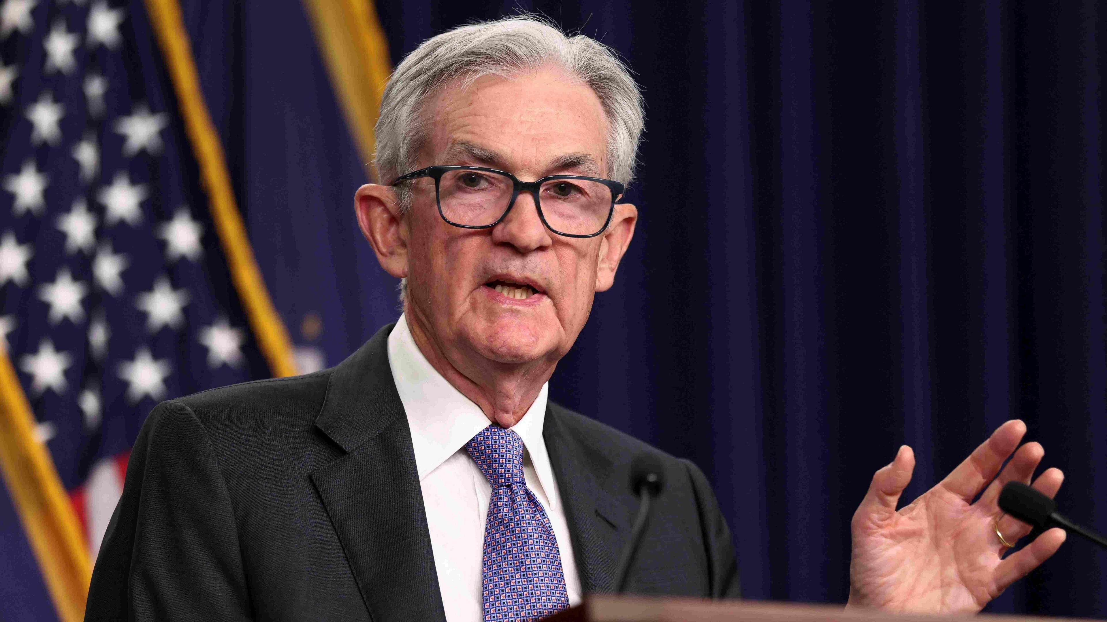 Federal Reserve Lowers Interest Rate Amid Divisions and Economic Uncertainties image from bbc.co.uk