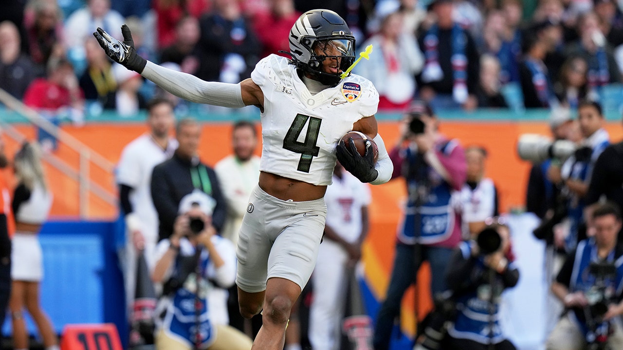 Oregon Ducks Shut Out Texas Tech 16-0 in Orange Bowl, Advance in College Football Playoff image from foxnews.com