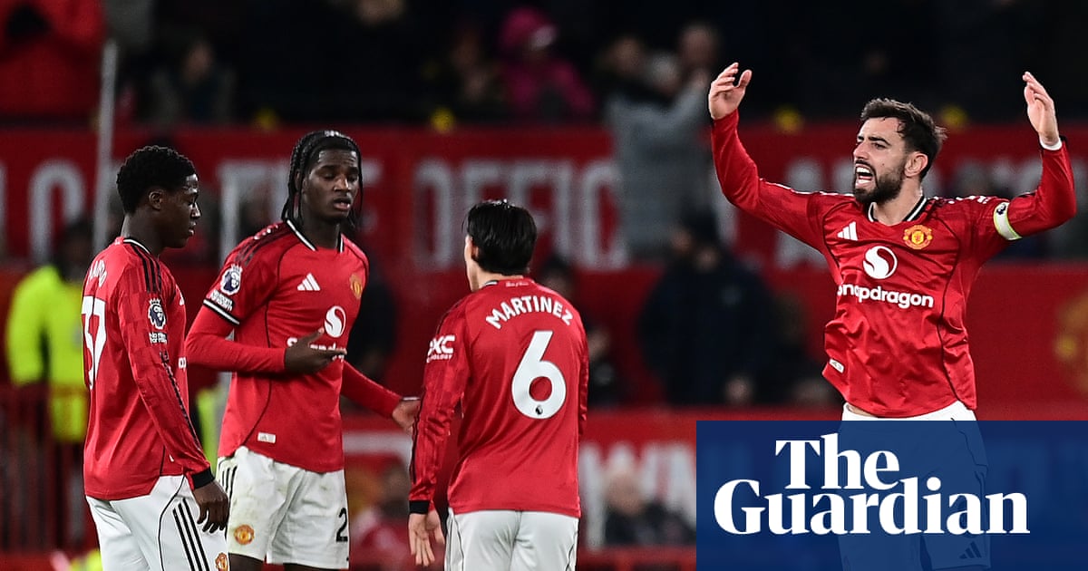 Manchester United and Bournemouth draw 4-4 at Old Trafford; latest from Football Weekly image from theguardian.com