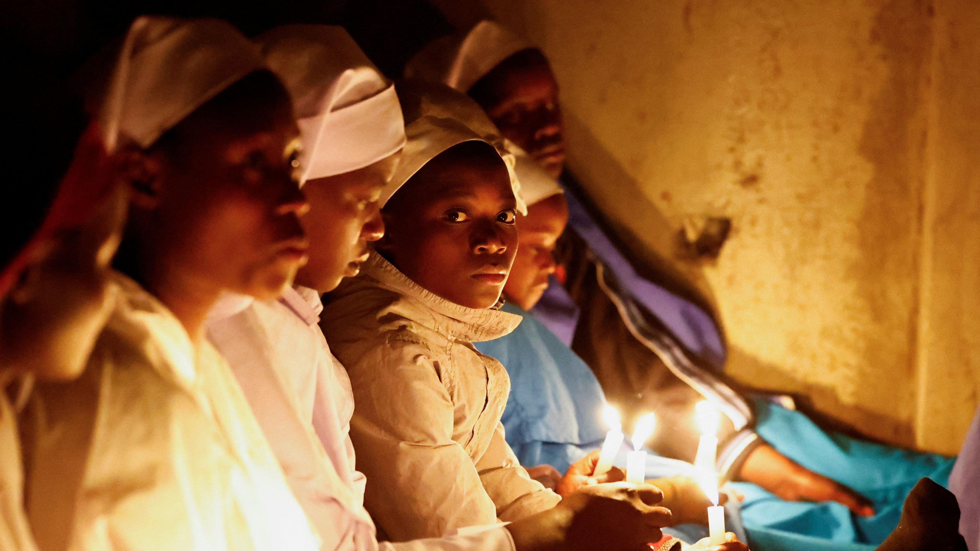 Global Christmas and Christmas Eve Celebrations Highlight Diverse Traditions image from bbc.co.uk