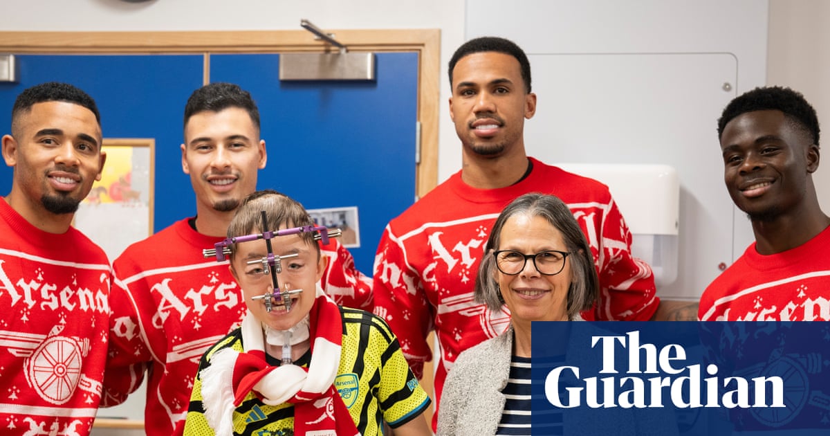Arsenal Stars Spread Festive Joy at Great Ormond Street Hospital image from theguardian.com
