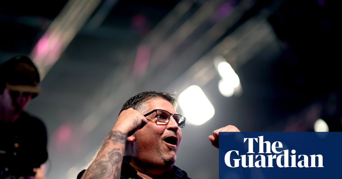 Gary Anderson and Justin Hood Lead Charge into World Darts Championship Quarter-Finals image from theguardian.com